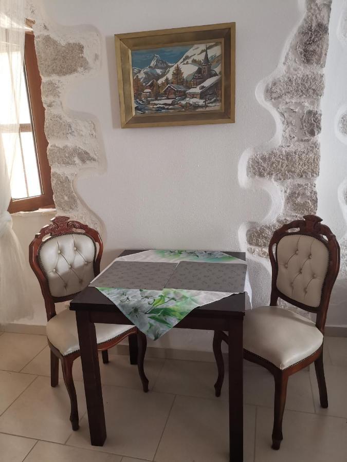 Apartment Martin - 10 Mt To The Beach Rovinj Bagian luar foto