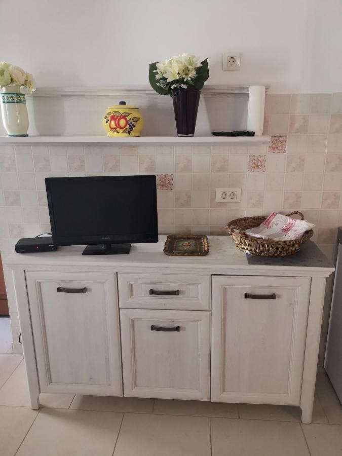 Apartment Martin - 10 Mt To The Beach Rovinj Bagian luar foto