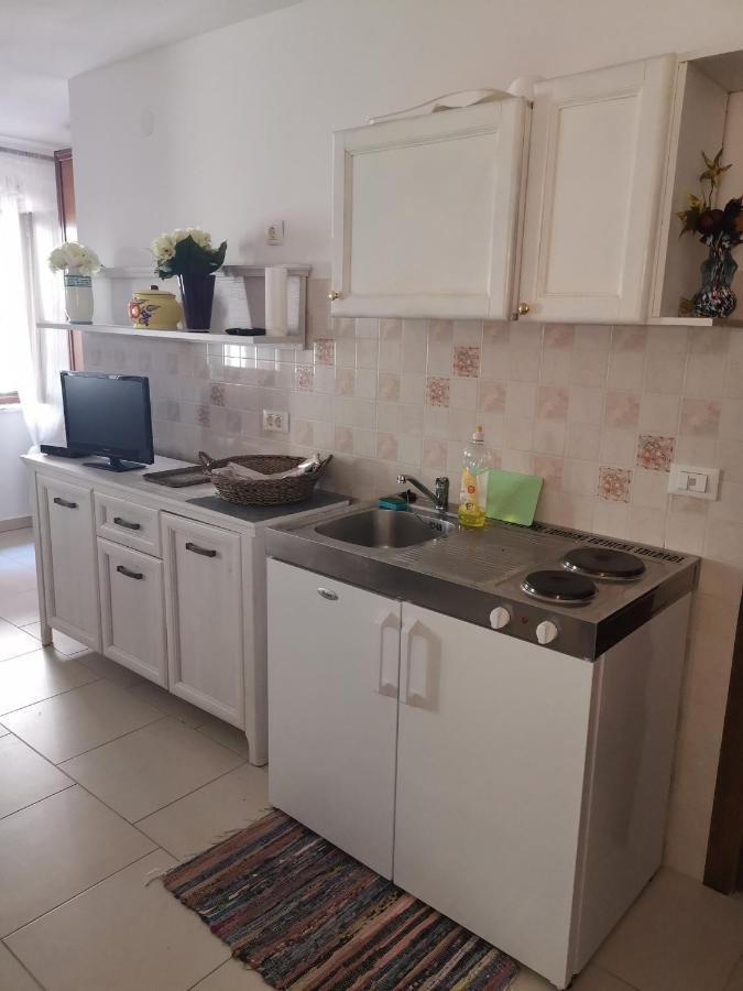 Apartment Martin - 10 Mt To The Beach Rovinj Bagian luar foto