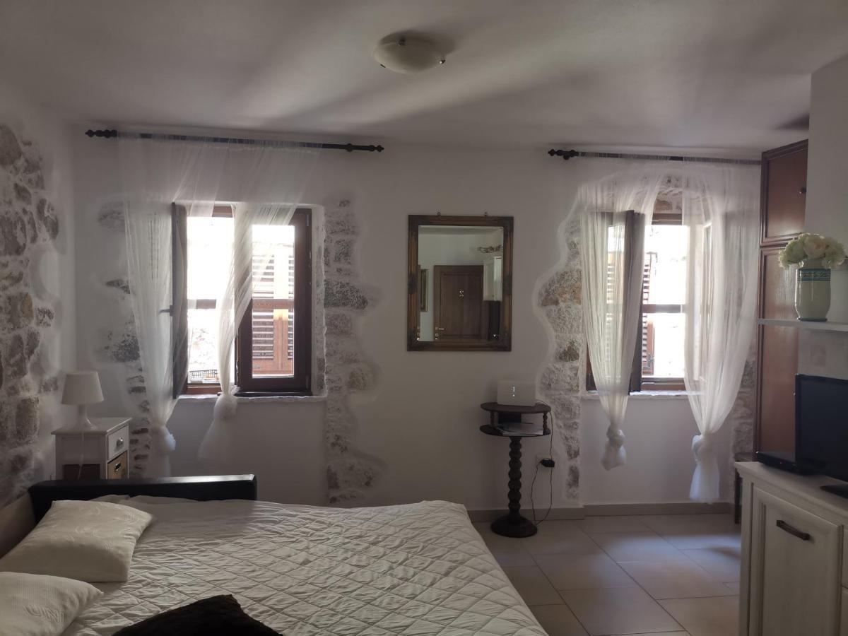 Apartment Martin - 10 Mt To The Beach Rovinj Bagian luar foto